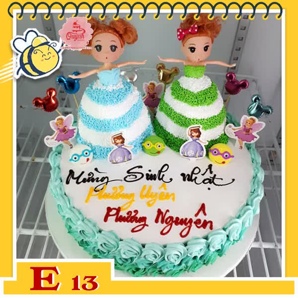 Bánh kem búp bê E13 2 bé váy xanh dương xanh lá trên cùng bánh 1 tầng đẹp lộng lẫy