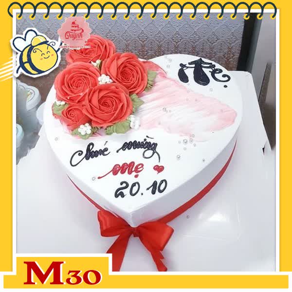 Bánh kem tặng mẹ M30 trái tim nền trắng vẽ chữ Mẹ và những đóa hoa hồng tươi thắm