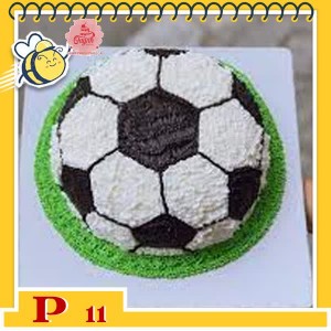 Bánh kem bé trai P11 tạo hình 3D quả bóng đá 2 màu đen trắng giống như thật
