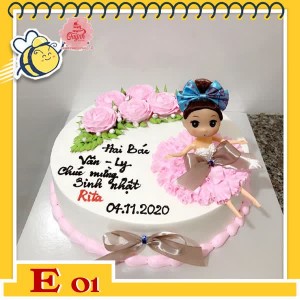 Bánh kem búp bê E01 váy hồng ngồi ngẩn ngơ trên chiếc bánh xinh với những đóa hoa hồng nhạt