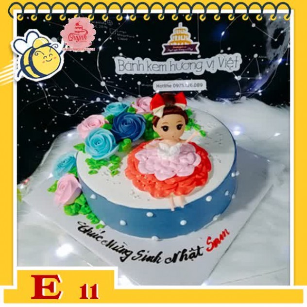 giới thiệu tổng quan Bánh kem búp bê E11 thân màu xanh chấm bi trắng bắt hoa nhiều màu xanh hồng váy đỏ