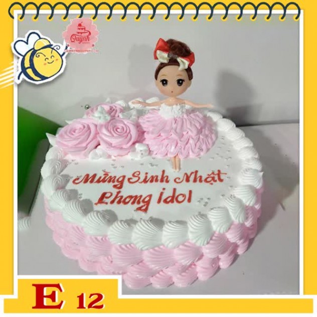 giới thiệu tổng quan Bánh kem búp bê E12 nền trắng hồng bắt hoa và váy màu hồng phấn xinh xẻo