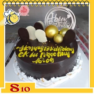 Bánh kem socola S10 phủ toàn bánh trang trí phụ kiện socola và khung sinh nhật đẹp