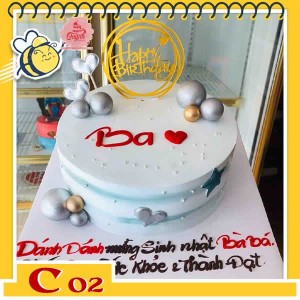 Bánh kem tặng cha C02 màu trắng xanh nhạt cắm nhiều phụ kiện bi và khung sinh nhật đẹp