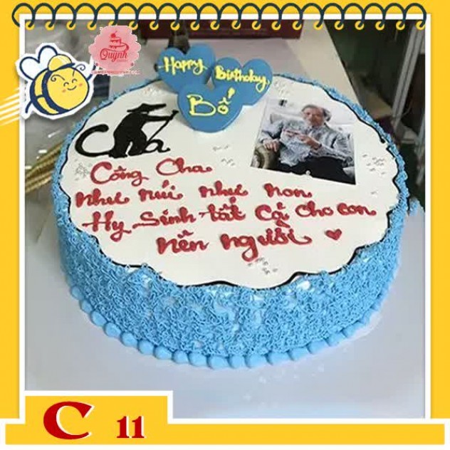 giới thiệu tổng quan Bánh kem tặng cha C11 viền xanh nền trắng cắm 3 trái tim socola và in bức ảnh đẹp của bố lên mặt bánh