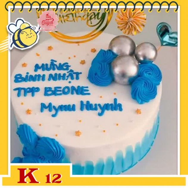 giới thiệu tổng quan Bánh kem tặng khách hàng K12 nền trắng điểm thêm xanh dương và khung HPBD hài hòa đẹp mắt