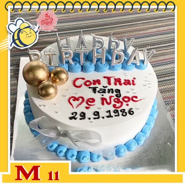 giới thiệu tổng quan Bánh kem tặng mẹ M11 nền trắng viền chấm bi màu xanh cùng bộ phụ kiện nến happy birthday cực sang trọng