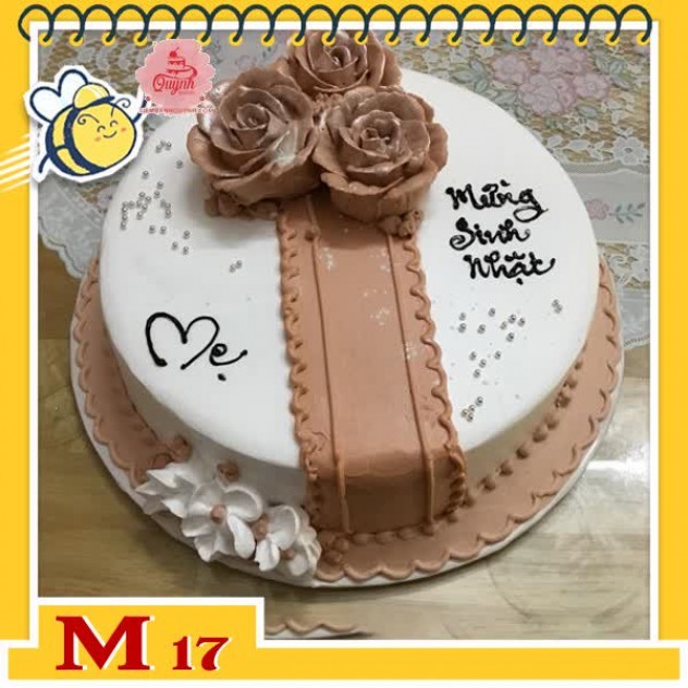 giới thiệu tổng quan Bánh kem tặng mẹ M17 nền trắng vòng hoa màu nâu rất phù hợp với mẹ yêu