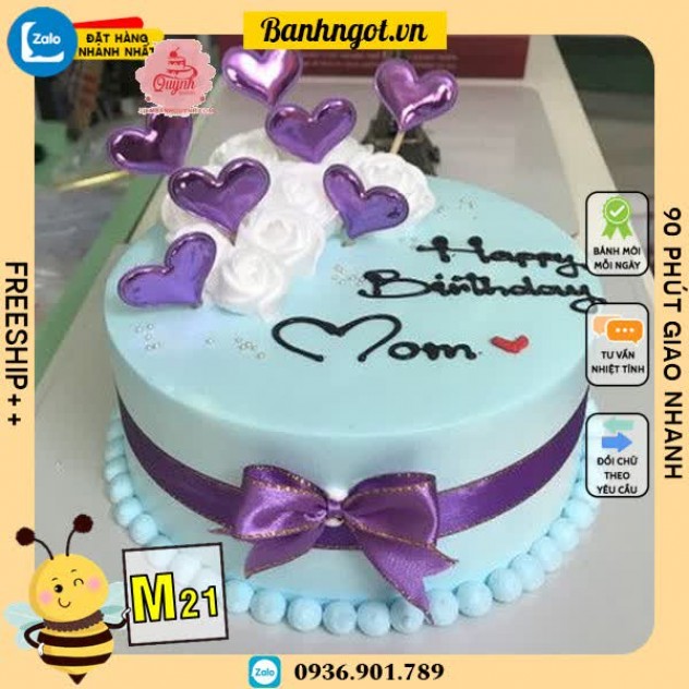 ngoài hình Bánh kem tặng mẹ M21 nền xanh nhạ trang trí hoa trắng và phụ kiện màu tím phù hợp mẹ trung niên