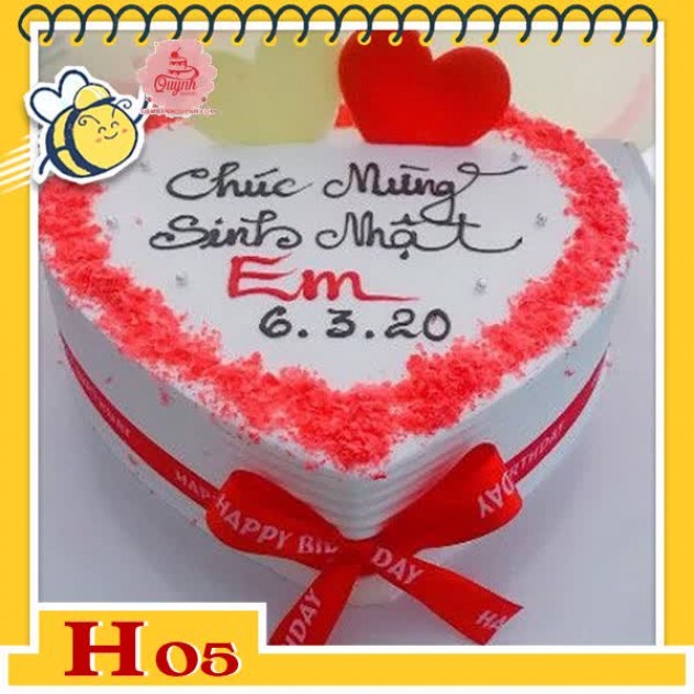 giới thiệu tổng quan Bánh kem tặng người yêu H05 trái tim nền trắng phủ bột red velved nơ đỏ cùng 2 quả tim bên nhau quấn quýt
